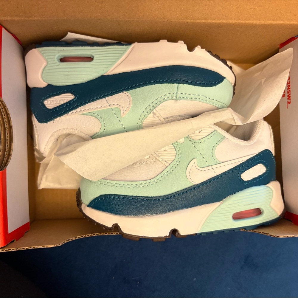 Nike Kids Sneakers in Teal and White air max 90